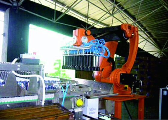 Chiny Automatyczna automatyczna maszyna pakująca walizki Sterowanie PLC Wysoka prędkość do butelek na napoje dostawca